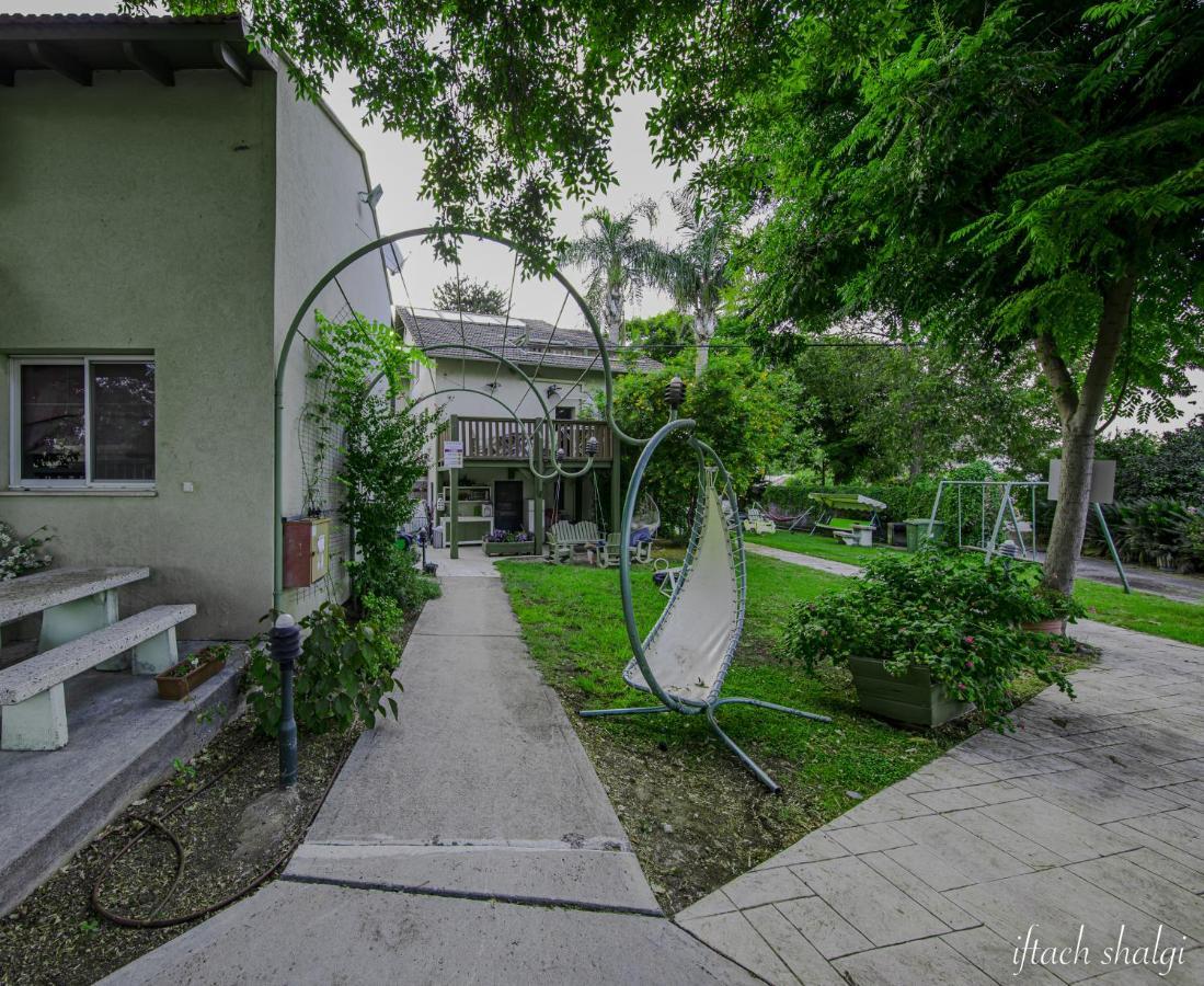 Nuriel Fruit & Guest House Sheʼar Yashuv Exterior foto