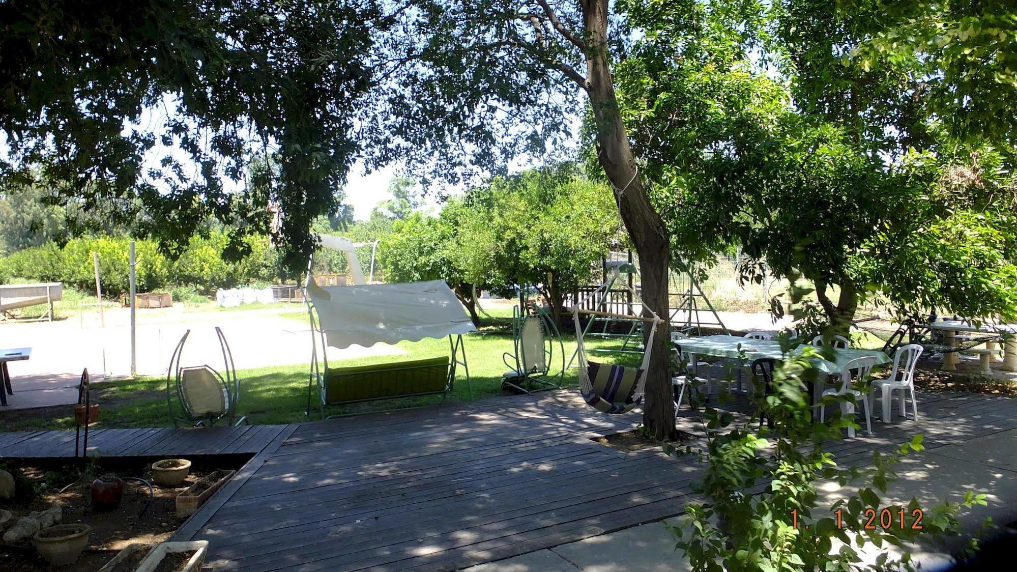 Nuriel Fruit & Guest House Sheʼar Yashuv Exterior foto