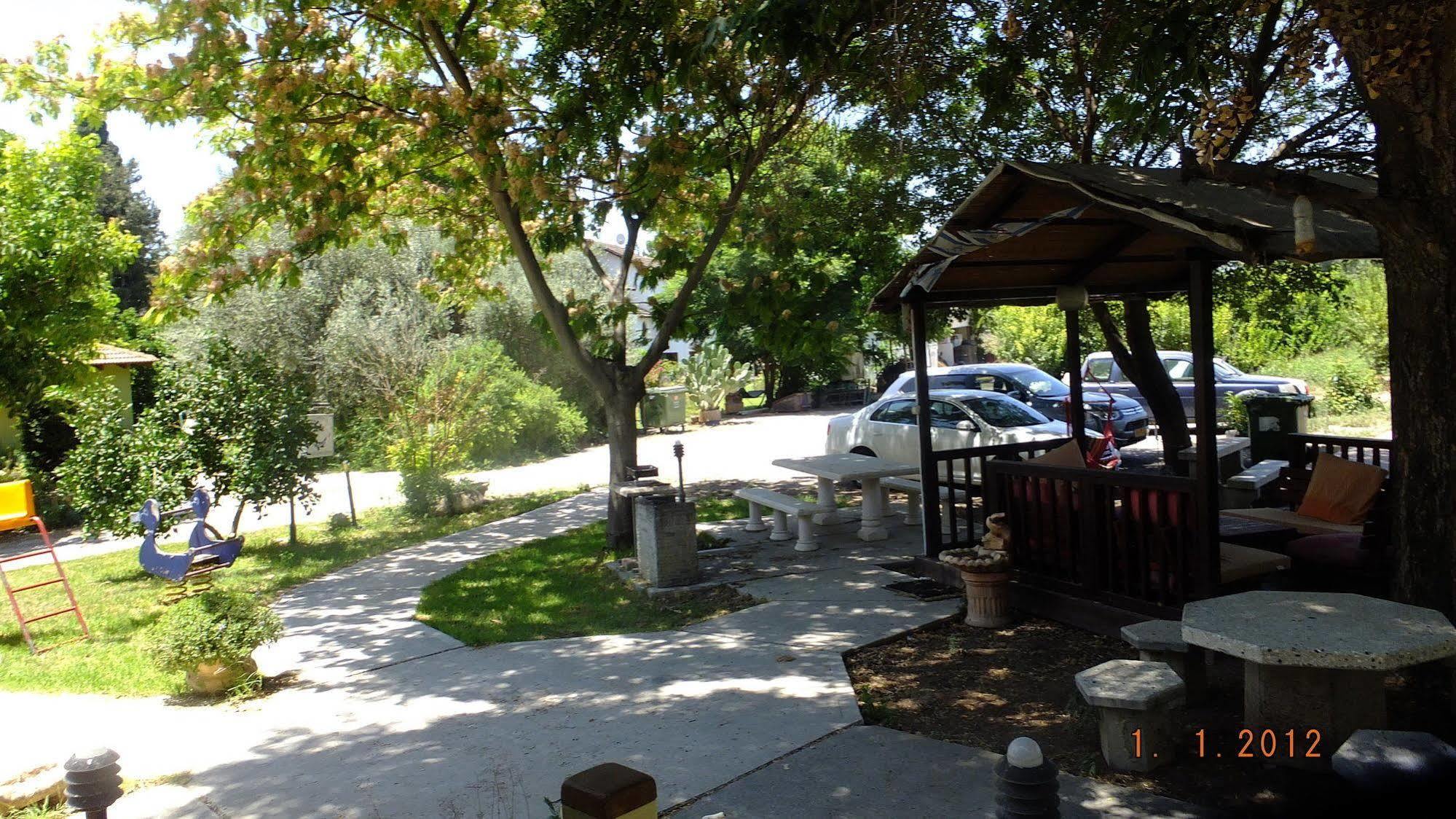 Nuriel Fruit & Guest House Sheʼar Yashuv Exterior foto